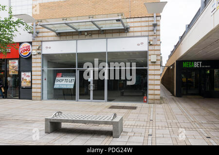 Leer shop Einheit in der Vancouver Center, King's Lynn zu lassen. King's Lynn ist eine der Städte, für die Unterstützung der neuen Regierung Städte finanzieren. Stockfoto