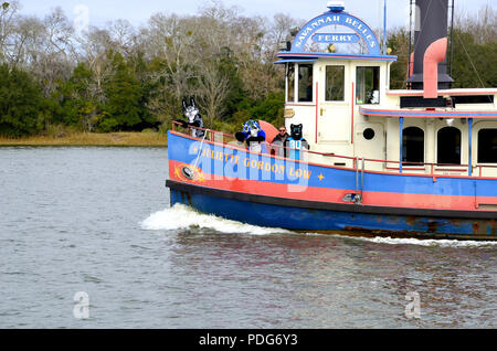 Drei furries auf einer Fähre, an Bord der Juliette Gordon Low in Savannah, Georgia, USA. Stockfoto