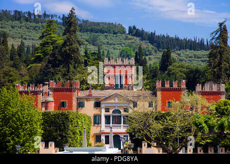 Villa Albertini, Palast des 16. Jahrhunderts, neo-klassischer Architektur, Garda, Provinz Verona, Gardasee, Italien Stockfoto