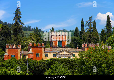 Villa Albertini, Palast des 16. Jahrhunderts, neo-klassischer Architektur, Garda, Provinz Verona, Gardasee, Italien Stockfoto