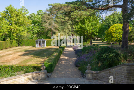 Sommerhaus in den Gärten von Fanhams Hall Hotel, Ware Hertfordshire Stockfoto