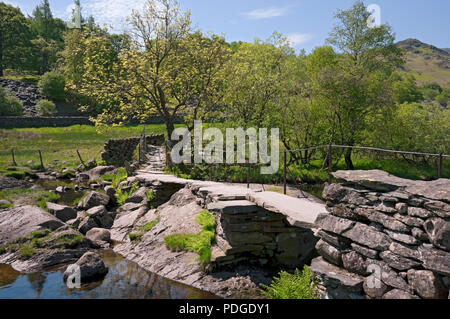 Slaters Bridge im Sommer Little Langdale Lake District National Park Cumbria England Vereinigtes Königreich GB Großbritannien Stockfoto