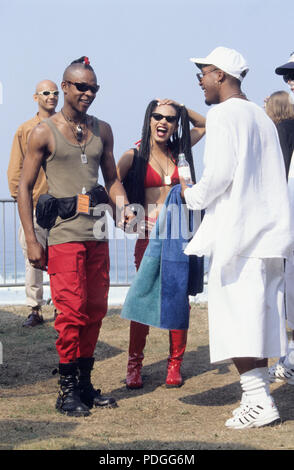 Uhr bei BBC Radio 1 One Roadshow Newquay Cornwall 21. August 1995 Lorna Saunders, Marcus Thomas Stockfoto