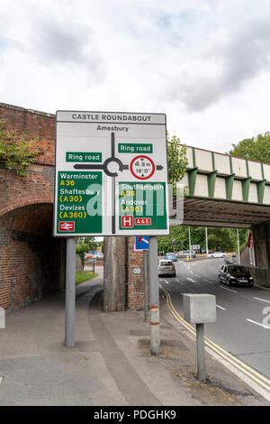 Fahrtrichtungen Zeichen in Salisbury GROSSBRITANNIEN Stockfoto