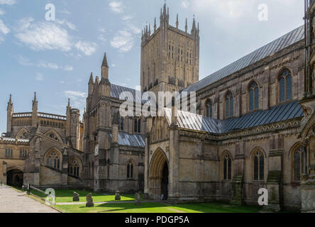 Wells Cathedral, die den Norden Veranda und Kapitel Haus und Turm Stockfoto