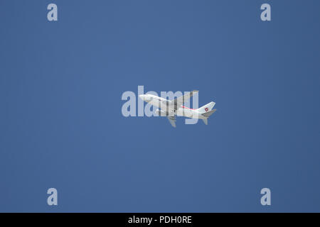 ISTANBUL, Türkei - Juni 02, 2018: Air Algerie Boeing 737-6 D6 (CN 30210) zieht aus Istanbul Ataturk Flughafen. Air Algerie ist die nationale Fluggesellschaft o Stockfoto