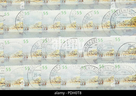 Alte Deutsche gestempelten Briefmarken in einen Stempel album Stockfoto