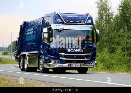 LEMPAALA, Finnland - August 9, 2018: Neue Scania Müllwagen von L&T auf dem Weg zum führenden Lkw-event Power Truck Show 2018, Finnland. Credit: Taina Sohlman/Alamy leben Nachrichten Stockfoto