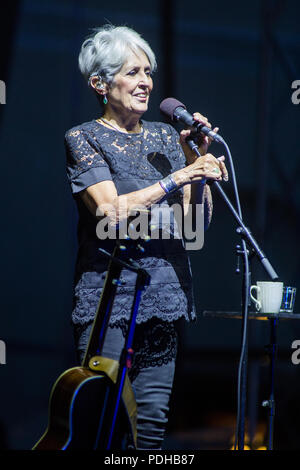Bra Italien. 09. August 2018. Der legendäre amerikanische Singer/Songwriter und politische Aktivist Joan Baez live auf der Bühne Cortile dell'Agenzia di Pollenzo während der "Fare Dir gut Tour 2018 "Credit: Rodolfo Sassano/Alamy leben Nachrichten Stockfoto