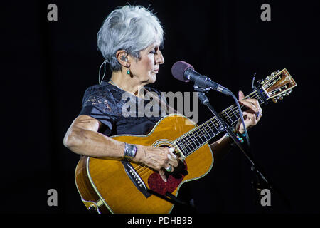 Bra Italien. 09. August 2018. Der legendäre amerikanische Singer/Songwriter und politische Aktivist Joan Baez live auf der Bühne Cortile dell'Agenzia di Pollenzo während der "Fare Dir gut Tour 2018 "Credit: Rodolfo Sassano/Alamy leben Nachrichten Stockfoto