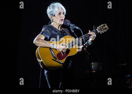 Bra Italien. 09. August 2018. Der legendäre amerikanische Singer/Songwriter und politische Aktivist Joan Baez live auf der Bühne Cortile dell'Agenzia di Pollenzo während der "Fare Dir gut Tour 2018 "Credit: Rodolfo Sassano/Alamy leben Nachrichten Stockfoto
