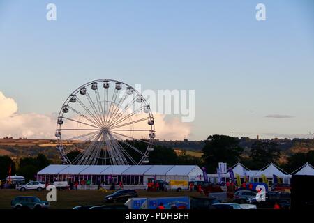 Bristol, Vereinigtes Königreich. 09 August, 2018. Das Riesenrad mit Blick auf die Arena und bleibt ein beliebtes attarctiom auf dem Festival. Credit: Jack Collard Credit: Jack Collard/Alamy leben Nachrichten Stockfoto