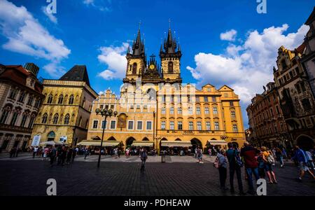 Prag, Prag, China. 10 Aug, 2018. Prag ist die Hauptstadt und die grösste Stadt in der Tschechischen Republik, die 14. größte Stadt in der Europäischen Union[8] und die historische Hauptstadt von Böhmen. Im Nordwesten des Landes an der Moldau, die Stadt ist die Heimat von etwa 1,3 Millionen Menschen, während die größeren städtischen Zone geschätzt wird eine Bevölkerung von 2,6 Millionen. Die Stadt hat ein gemäßigtes Klima mit warmen Sommern und kalten Wintern. Credit: SIPA Asien/ZUMA Draht/Alamy leben Nachrichten Stockfoto