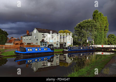 Uk Wetter Sturm über dem Kanal, Burscough, England, 10. August 2018. Credit: Colin Wareing/Alamy leben Nachrichten Stockfoto