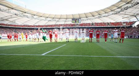 Stuttgart, Deutschland. 05 Aug, 2018. firo: 05.08.2018 Fußball, Saison 2018/2019, 1. Bundesliga: VfB Stuttgart - Atletico Madrid, Freundschaftsspiel, Jubel, Freude, alle Spieler zusammen, | Nutzung der weltweiten Kredit: dpa/Alamy leben Nachrichten Stockfoto