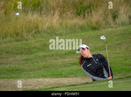 Gleneagles, Schottland, UK, 10 August, 2018. Tag drei der Europäischen Meisterschaften Wettbewerb 2018 in Gleneagles. Männer und Frauen Mannschaft Meisterschaften Round Robin. Vier Ball Match Play Format. Abgebildet; Georgia Hall spielt aus Bunker auf der 1. Bohrung Credit: Iain Masterton/Alamy leben Nachrichten Stockfoto