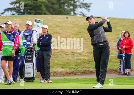 Gleneagles, Schottland, Großbritannien. 10 August, 2018. Die Fourball Match Play setzt sich mit der Paarung von Catriona Matthew und Holly Clyburn, Großbritannien gegen Cajsa Persson und Linda Wessberg von Schweden zu spielen. Persson weg abzweigen an der vierten Bohrung Credit: Findlay/Alamy leben Nachrichten Stockfoto