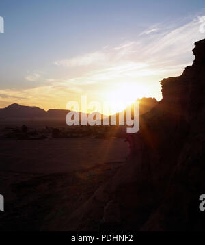 Sonnenaufgang in der Wüste Wadi Rum, Jordanien Stockfoto