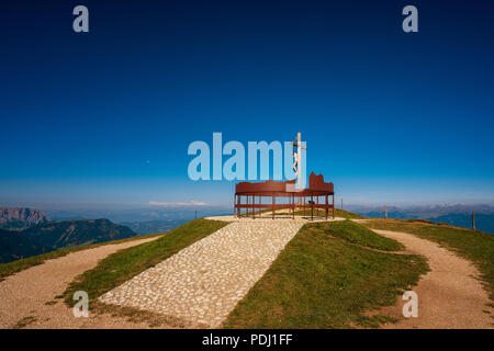 Gipfelkreuz auf der Seceda. Stockfoto