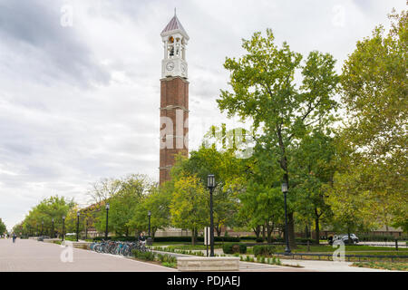 WEST Lafayette, IN, USA - 22. OKTOBER 2017: Purdue Glockenturm auf dem Campus der Purdue University. Stockfoto