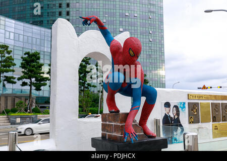 Busan, Südkorea - 12 Jul, 2018: Spider-Man Statue bei Busan haeundae Kino Straße Stockfoto
