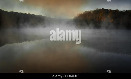 Morgens Nebel auf See Woodhaven, Herbst Stockfoto