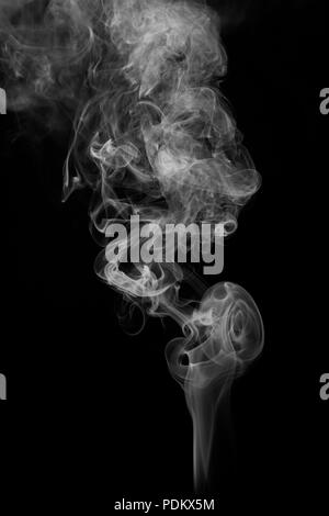 Bewegung von Rauch auf schwarzem Hintergrund, Rauch, Hintergrund, abstrakt Rauch Stockfoto