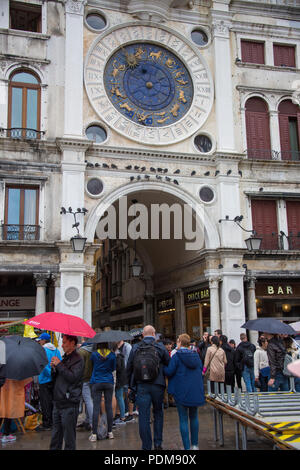 Astrologische Tierkreis Uhrturm (Torre Dell Orologio) am St. Mark's Platz, Piazza San Marco, Venedig, Italien Stockfoto