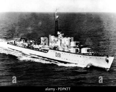 57 HMAS Bataan (D191) im Gange aus Korea c 1952 Stockfoto