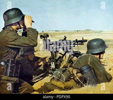 51 deutsche Soldaten mit MG 34 Stockfoto