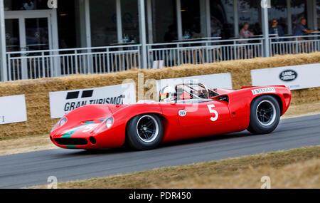 1965 Lola-Chevrolet T70 Spyder, John Surtees" Sieger Auto, von Tony Sinclair am Goodwood Festival 2018 von Geschwindigkeit, Sussex, UK. Stockfoto