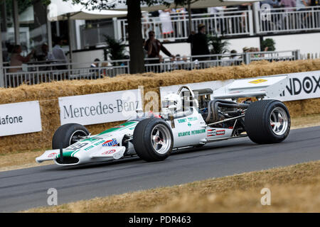 1970 Mc Laren-Chevrolet M 10B Formel ein Racer mit Fahrer Mark Longmore am Goodwood Festival 2018 von Geschwindigkeit, Sussex, UK. Stockfoto