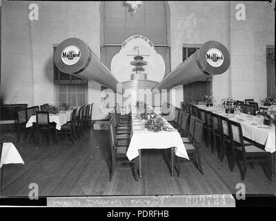 132 11046 SLNSW Mullard Radio Ventile Tableau am Radio Ball zwei Kanonen wie auf ein kriegsschiff Projekt über Ihre Tabelle Stockfoto