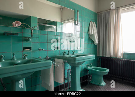 1932-1933 von Brinkman & Van der Vlugt erbaut, Badezimmer im 2. Obergeschoß Stockfoto