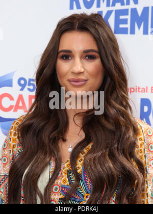 Dani Dyer, Gewinner von Love Island 2018, moderierte das Capital Breakfast mit Roman Kemp im Capital Radio in London. Nachdem sie am Dienstag als Gastgeberin bei Roman im Capital Studio einen großen Hit bei den Capital-Zuhörern gezeigt hatte, kehrte Dani heute Morgen zurück, um die Nummer 1 der kommerziellen Frühstücksshow in London zu moderiert. Stockfoto