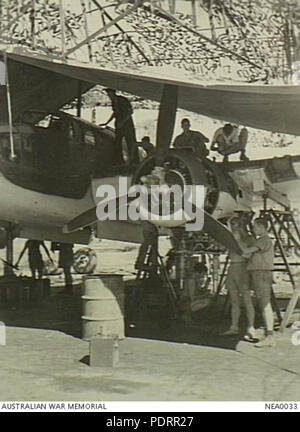 129 Wartung 7 Squadron RAAF Beaufort WWII AWM NEA 0033 Stockfoto