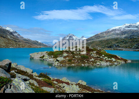 Lago Bianco am Bernina-Pass, Bernina, Oberengadin, Engadin, Schweiz, Europa Stockfoto