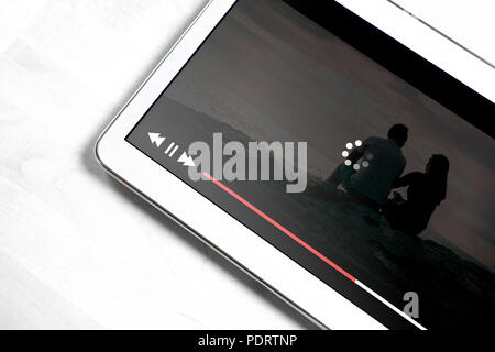 Langsame Internetverbindung. Schlechte Online Film Streaming Service. Laden Symbol Rollen auf Video. Film Player gestoppt und die Pufferung. Problem mit Wlan. Stockfoto