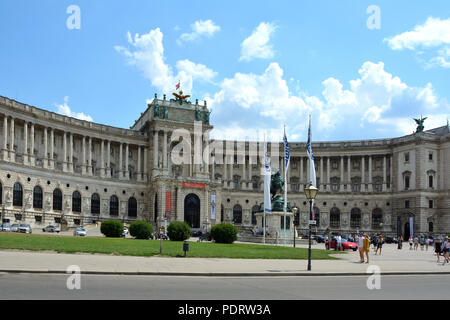 Blick vom Heldenplatz in der Wiener Hofburg mit dem Amtssitz des österreichischen Bundespräsidenten und Sitz Stockfoto