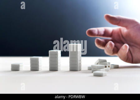 Das Scheitern von Unternehmen, die Fehler und Konkurs Konzept. Schlechte Wahl. Chaos und Verderben alles. Hohes Risiko und Scheitern. All in. Pech. Stockfoto