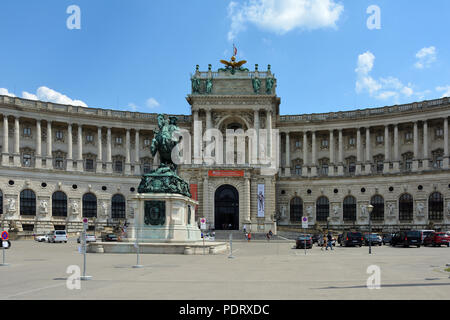 Blick vom Heldenplatz in der Wiener Hofburg mit dem Amtssitz des österreichischen Bundespräsidenten und Sitz Stockfoto