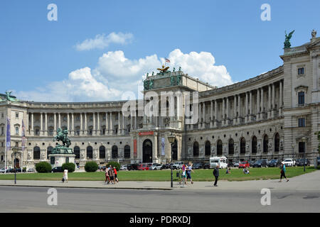 Blick vom Heldenplatz in der Wiener Hofburg mit dem Amtssitz des österreichischen Bundespräsidenten und Sitz Stockfoto