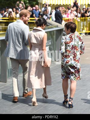 Foto muss Gutgeschrieben © Alpha Presse 079965 17/07/2018 Elaine Bedell Meghan Markle Herzogin von Sussex und Prinz Harry Herzog von Cambridge am Nelson Mandela 100 Ausstellung Southbank Centre London Stockfoto