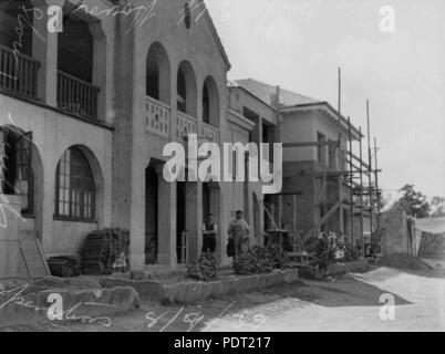 202 StateLibQld 1 106128 Victoria Park Golf Clubhaus während der Bauphase, Nuriootpa, 1939 Stockfoto