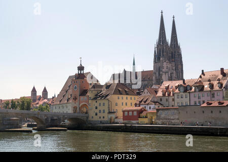 Blick über die Donau auf die Altstadt von Nordwesten Stockfoto