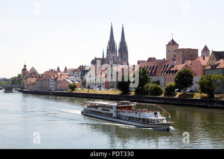 Blick über die Donau auf die Altstadt von Nordwesten Stockfoto