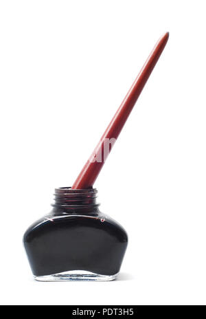 Flasche Tinte und Feder auf Weiß isoliert Stockfoto