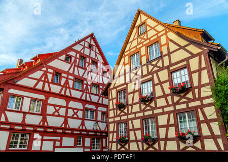 Fachwerkhäuser roten und weißen Fassaden der Häuser in Meersburg, typisches Beispiel für Fachwerk Architektur verteilt in Deutschland und Frankreich, Straßburg Stockfoto