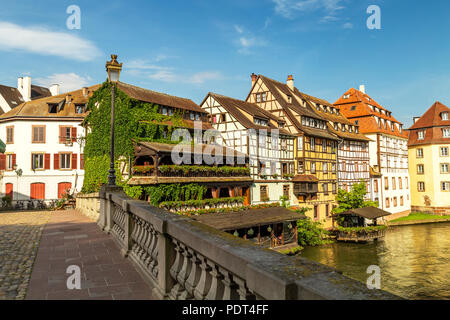 Wenig Frankreich (La Petite France), einem historischen Viertel der Stadt Straßburg im Osten Frankreichs. Charmanten Fachwerkhäusern. Stockfoto