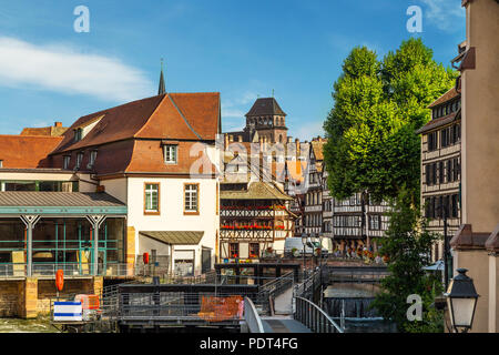 Wenig Frankreich (La Petite France), einem historischen Viertel der Stadt Straßburg im Osten Frankreichs. Charmanten Fachwerkhäusern. Stockfoto